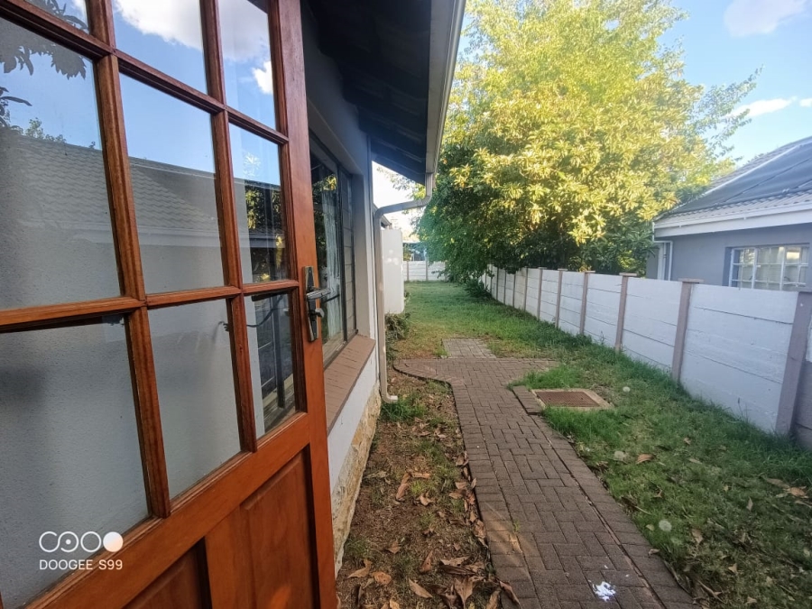 4 Bedroom Property for Sale in Langenhovenpark Free State